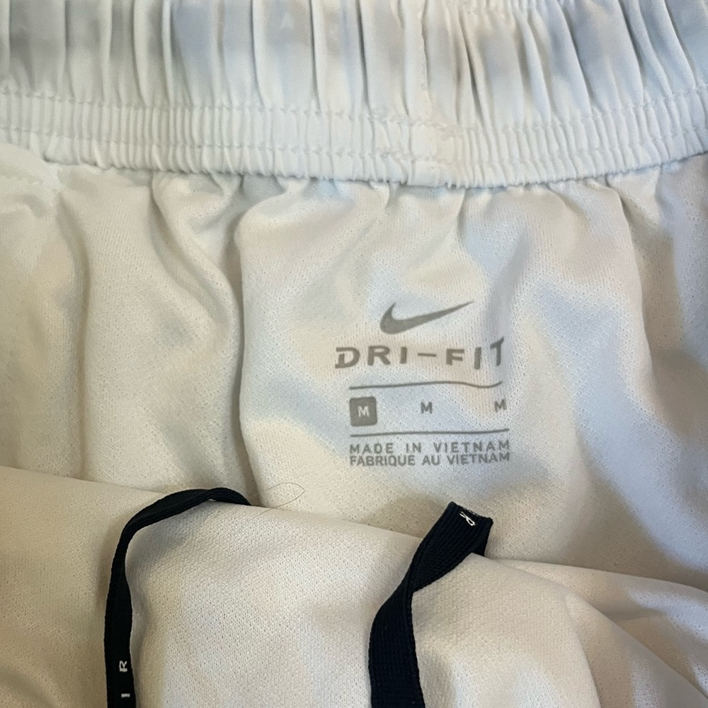 NWOT Women’s Nike running shorts - Picture 2 of 2